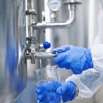 Cuidado del agua en procesos industriales con medidas de control y protección